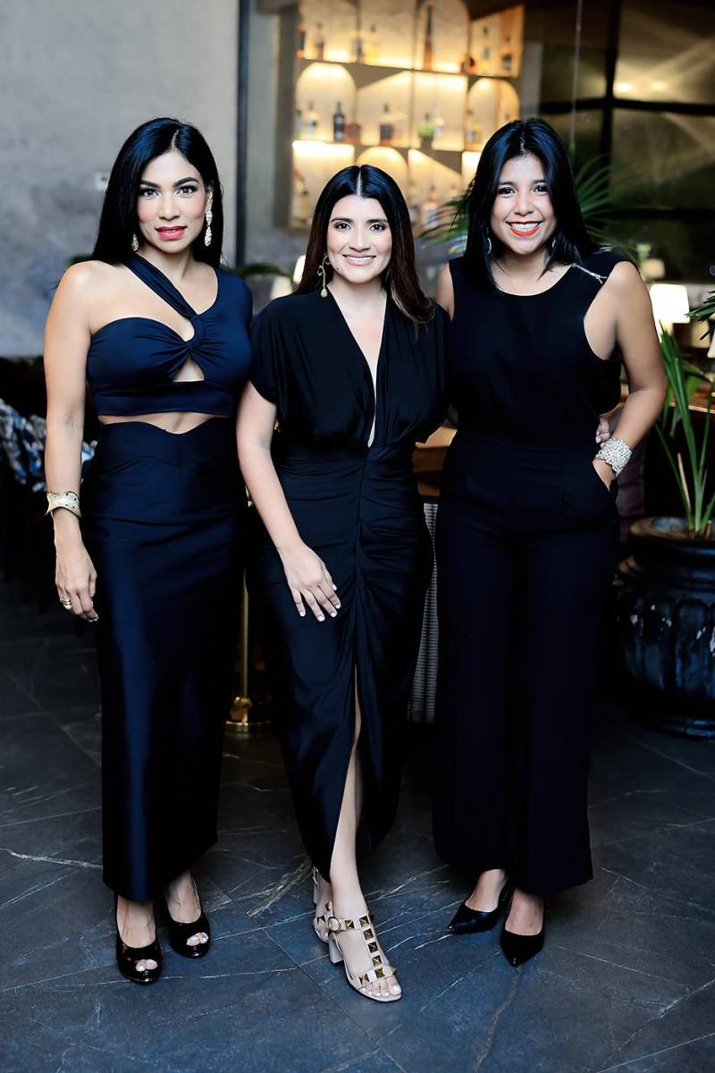 Dulce y Luisa Gámez con Jenny Hernández