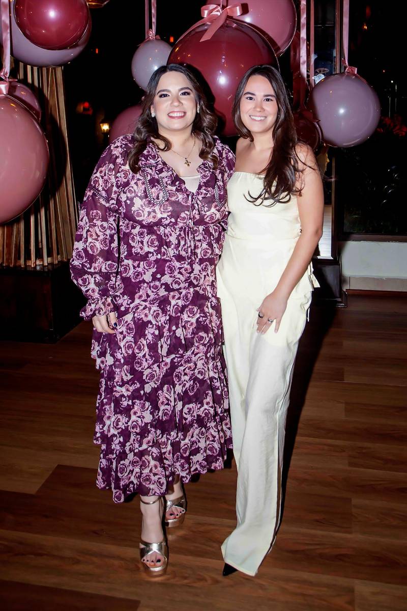 Dominique Marinakys y Juliana Zavala