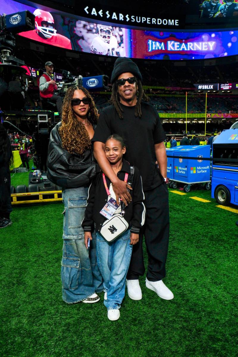 <b>Jay-Z</b>: El magnate de la música asistió al evento acompañado de sus hijas, Blue Ivy y Rumi Carter, disfrutando del espectáculo deportivo.