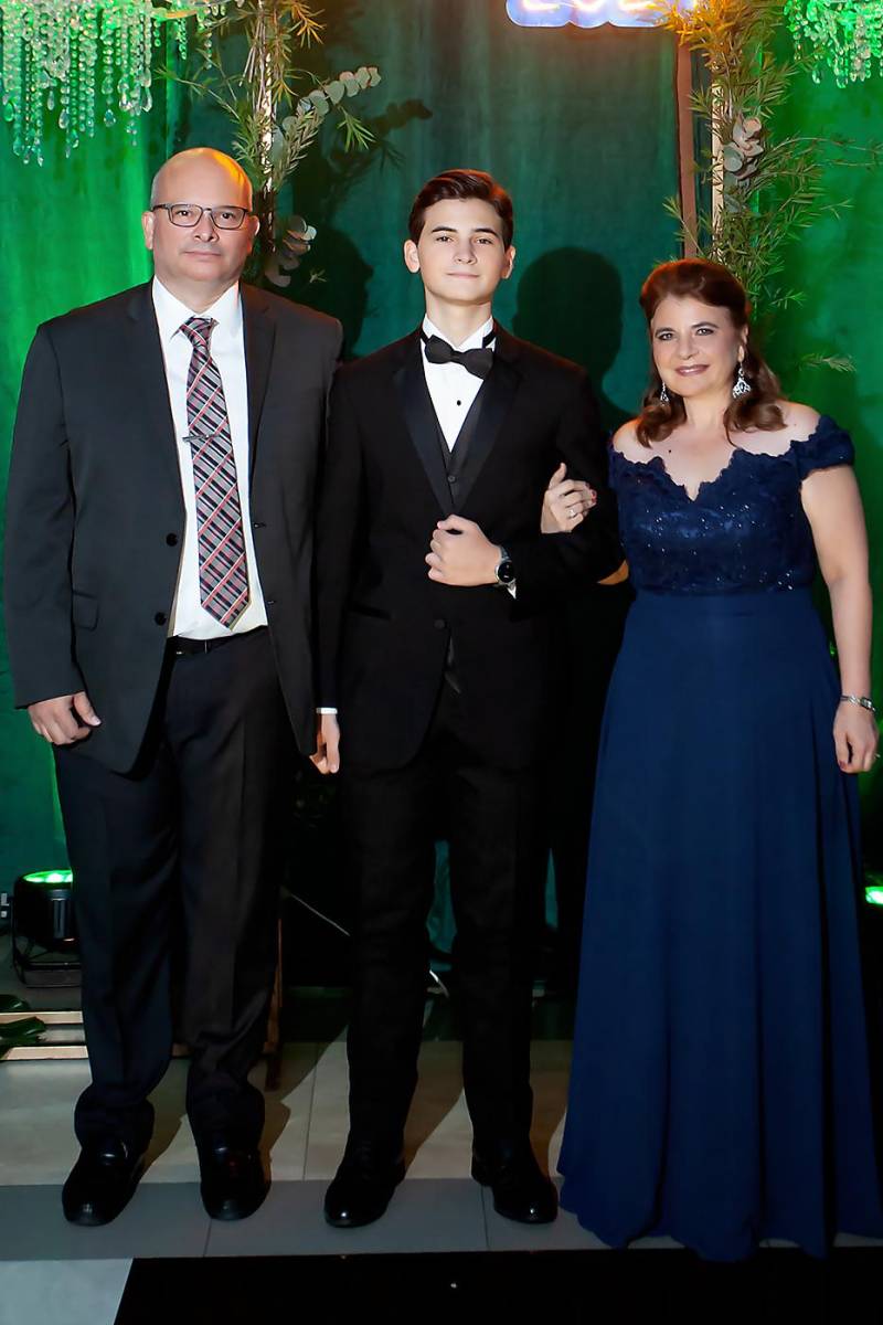 Juan Carlos y Jacqueline Yacaman con su hijo Gabriel Antonio Zelaya