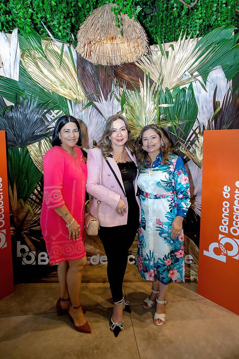 Aracely Díaz, Nelsy Bográn y Amalia Alachán.