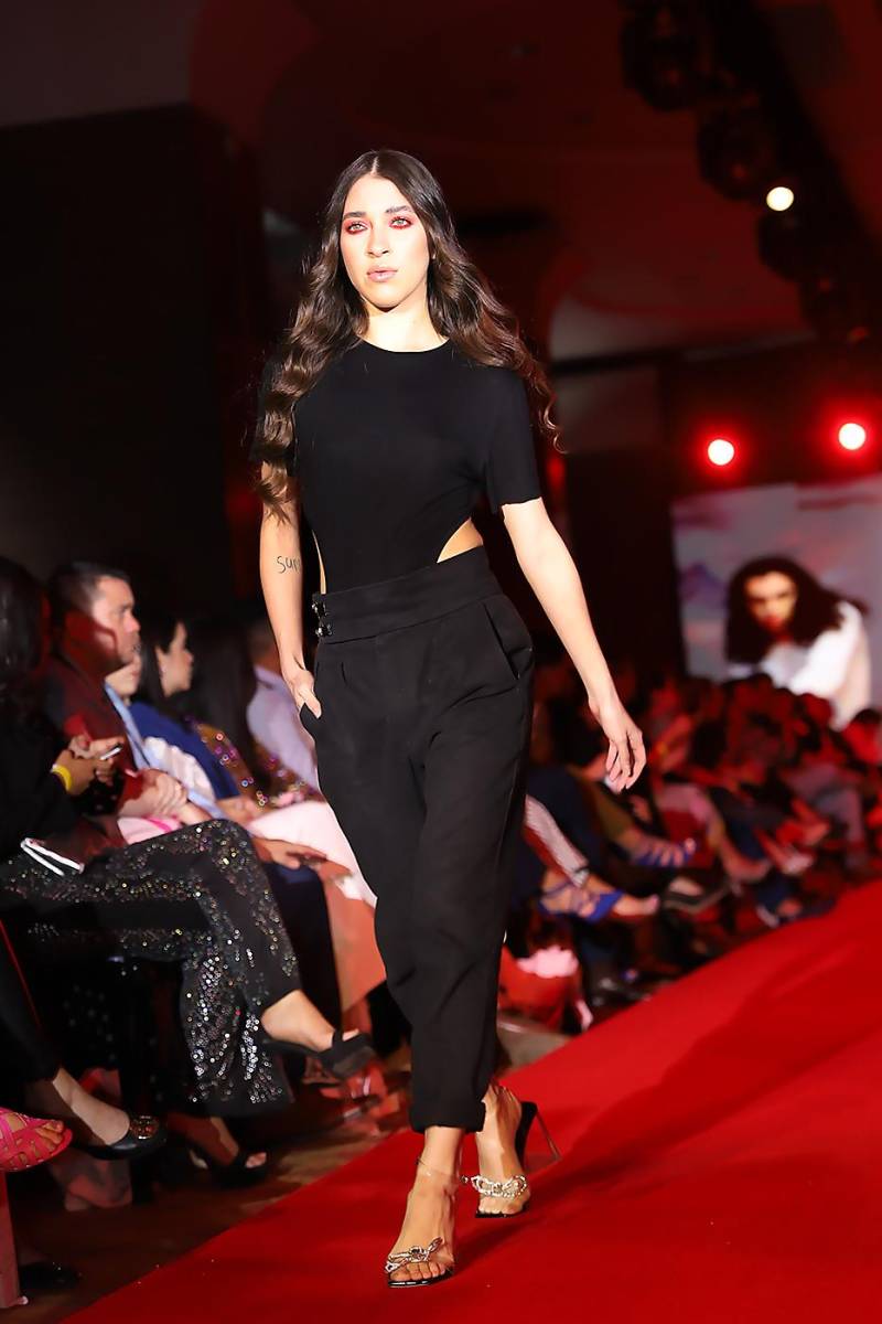 Pacheco apuesta por el confort de piezas urbanas y tops de cut outs