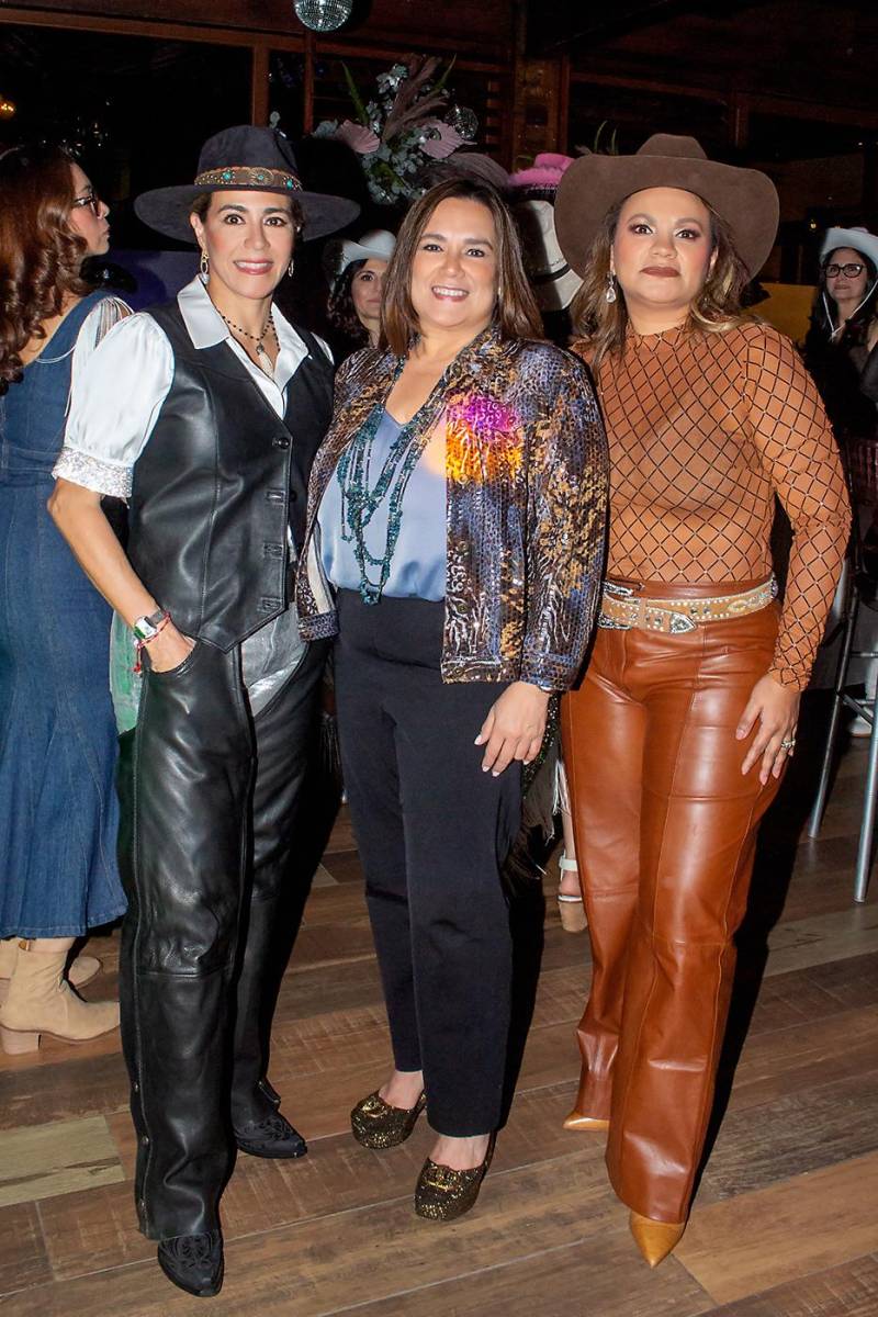 Elena Szydel, Julissa Marinakys y Carmen Rodezno.