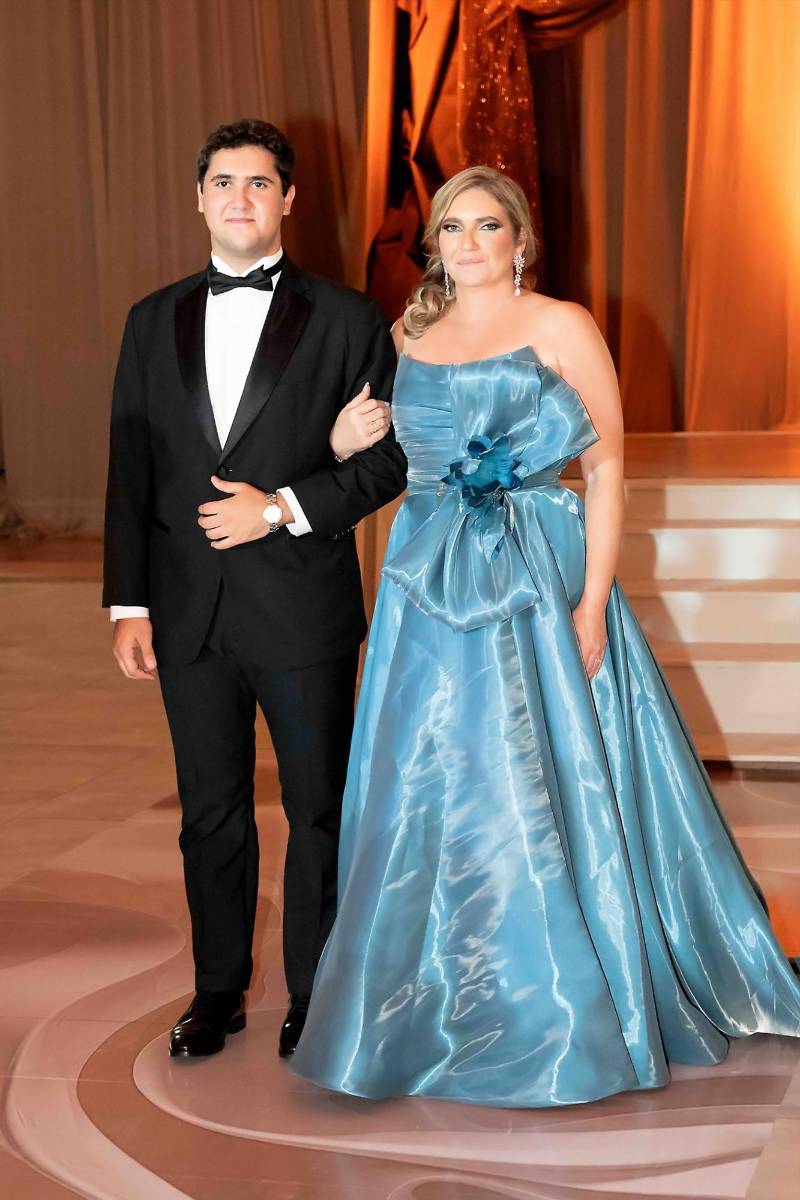 Luis Jesús Asfura Valladares con su madre Erika Valladares. 