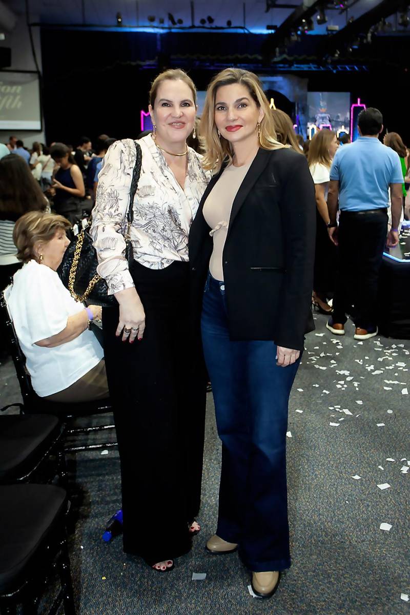 Ana de Crespo y Karla de Ayala.