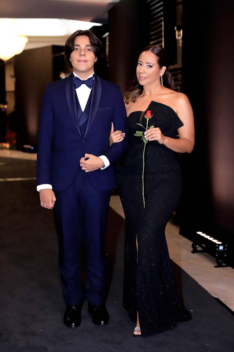 Desfile padres e hijos de la prom 2025 de DelCampo School