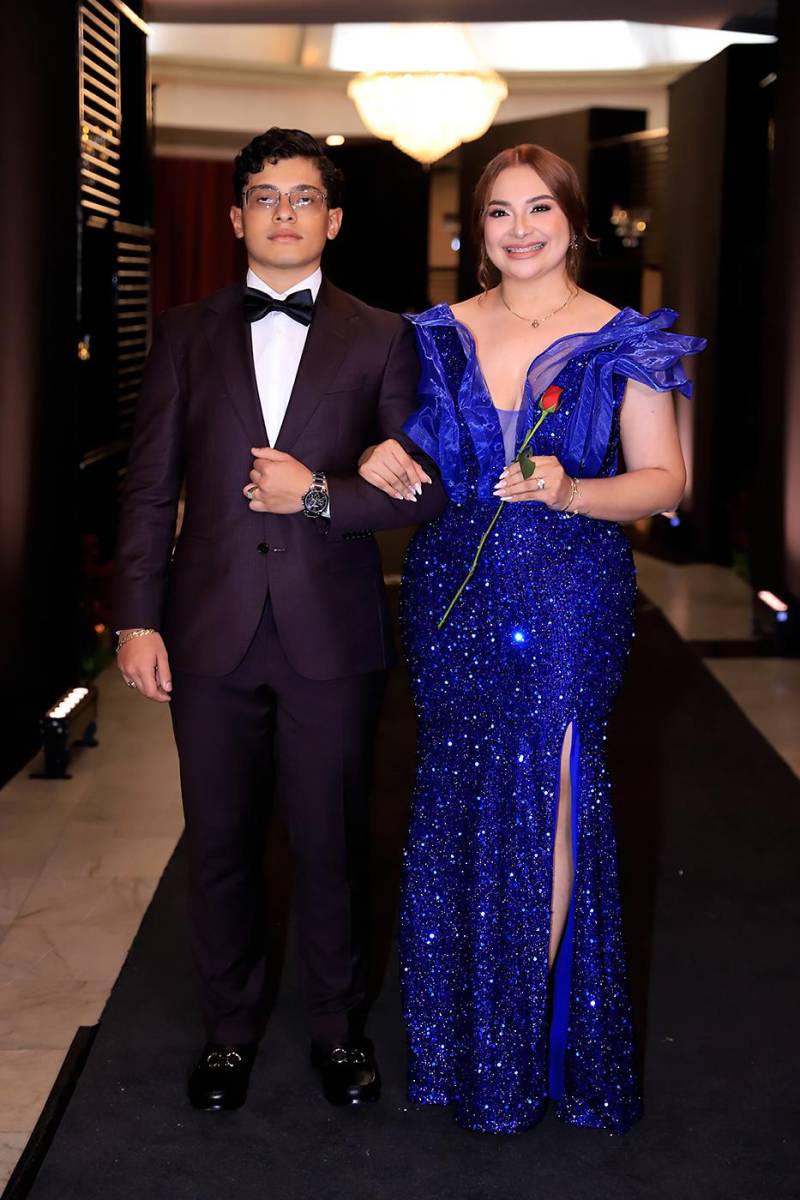 Desfile padres e hijos de la prom 2025 de DelCampo School
