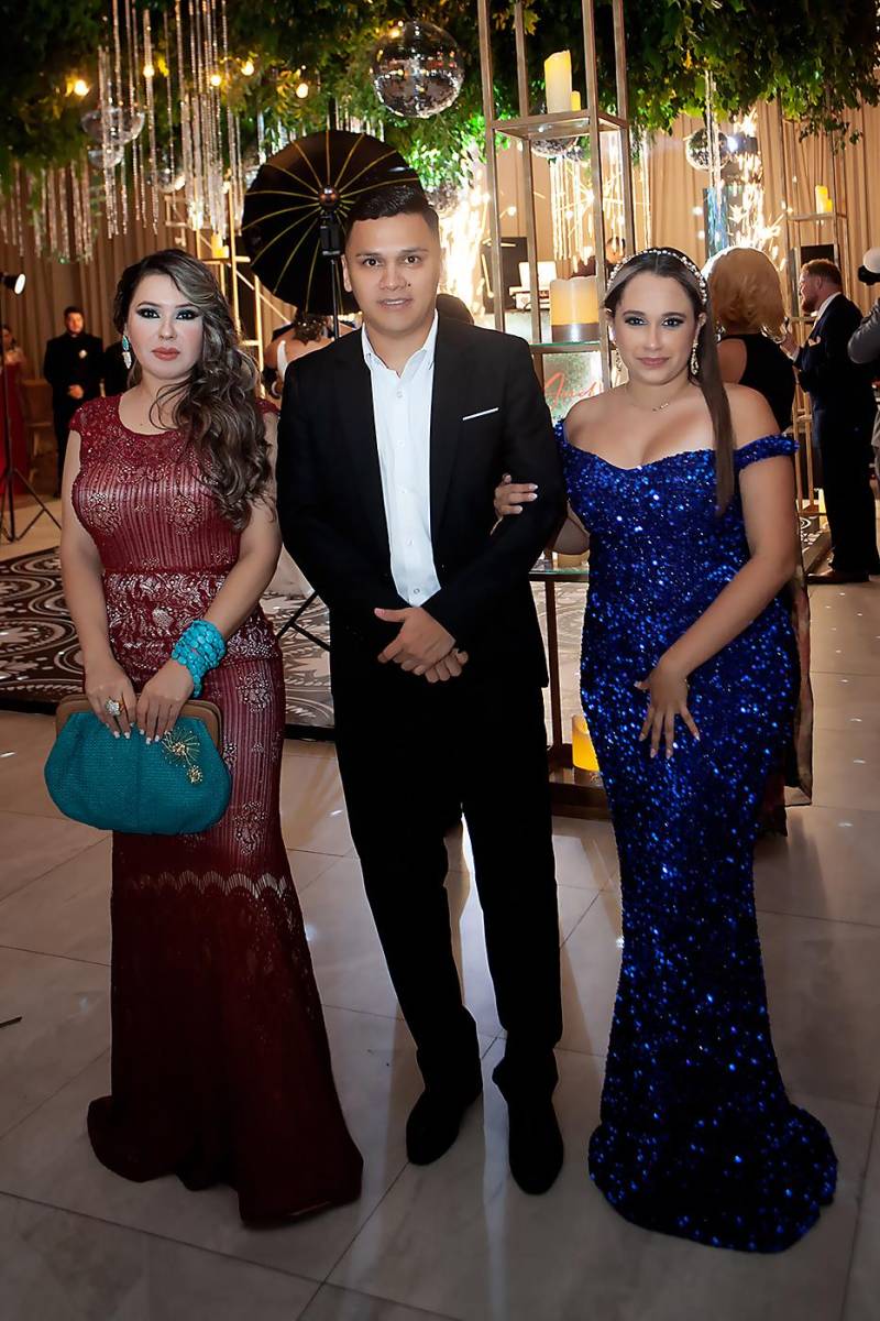 Stephanie Galindo, Pedro Tovar y Alejandra Fajardo.