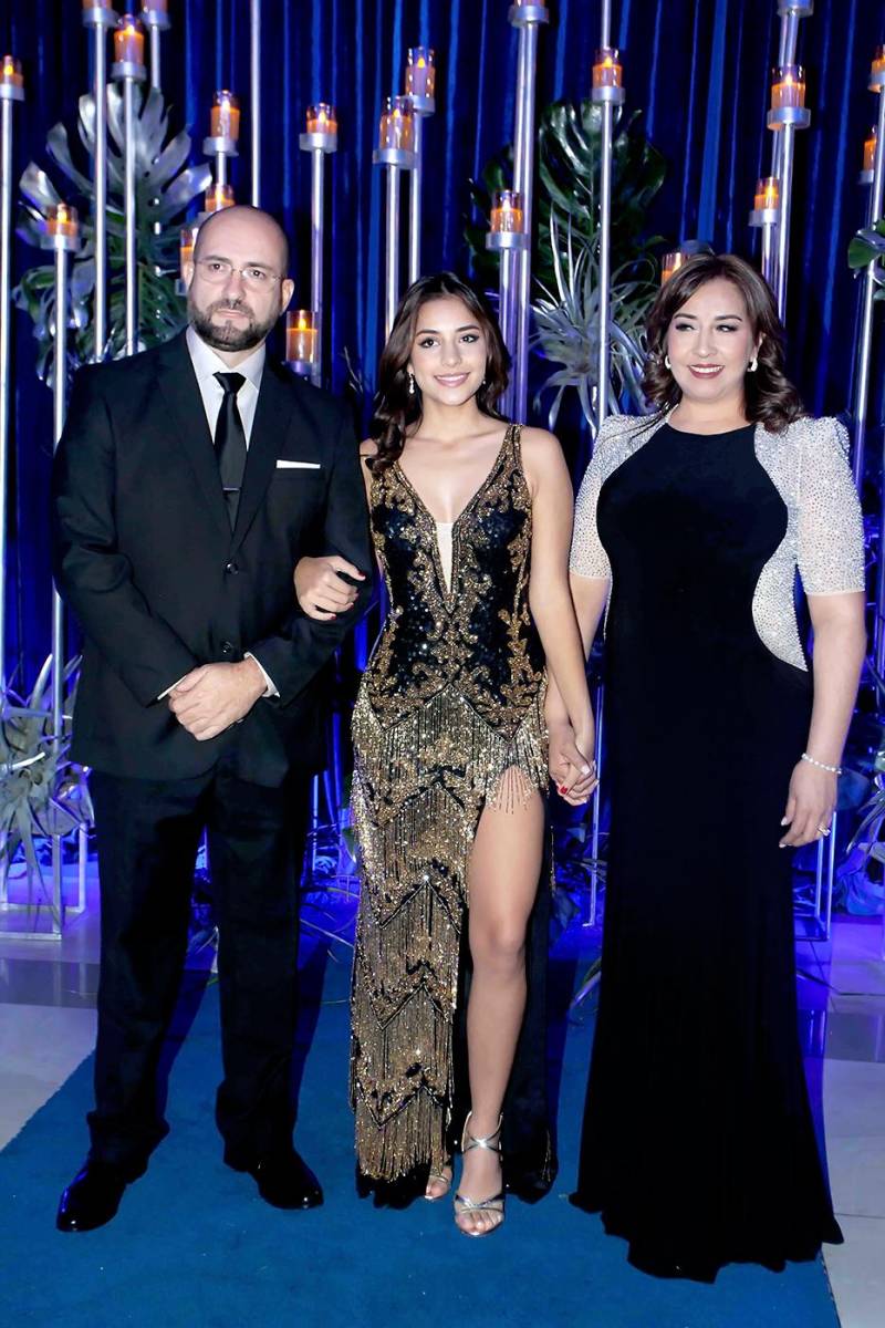 Desfile padres e hijos de la prom 2024 de la Escuela Episcopal El Buen Pastor