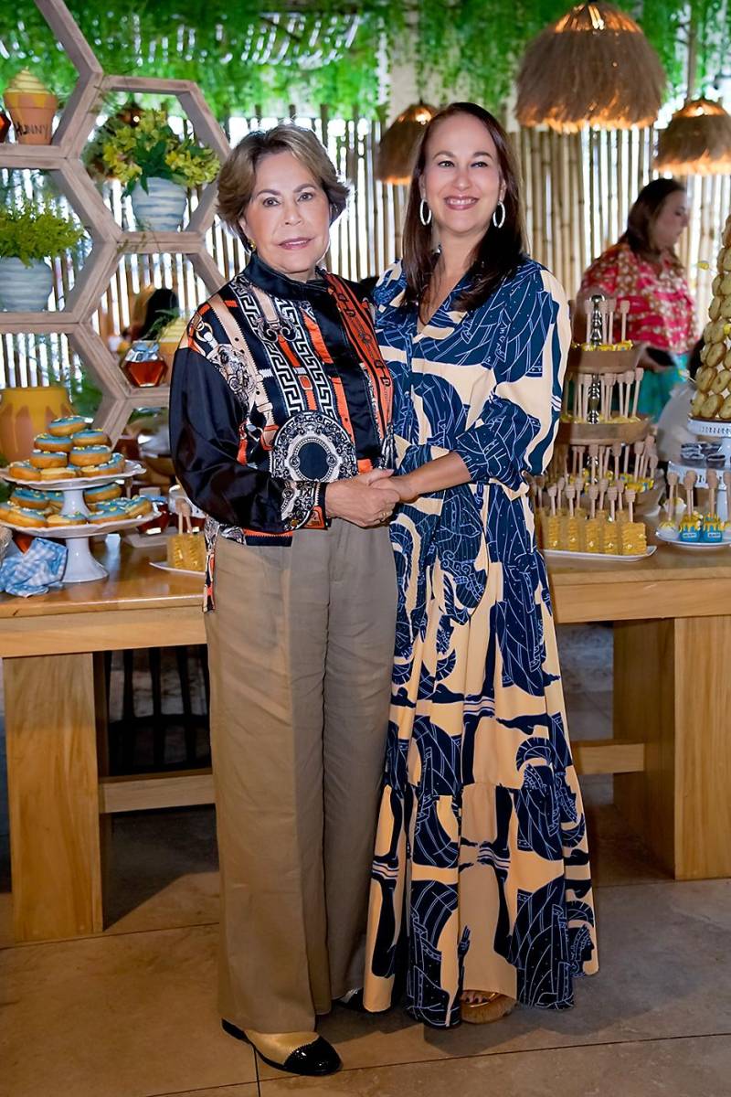 Nena Díaz y Stephanie Marinakys.