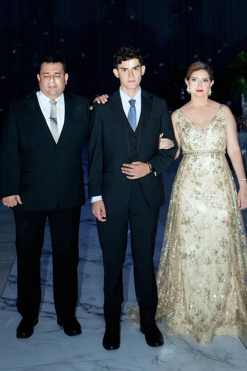 Oscar Tablas y Nevia Álvarez, con su hijo Oscar