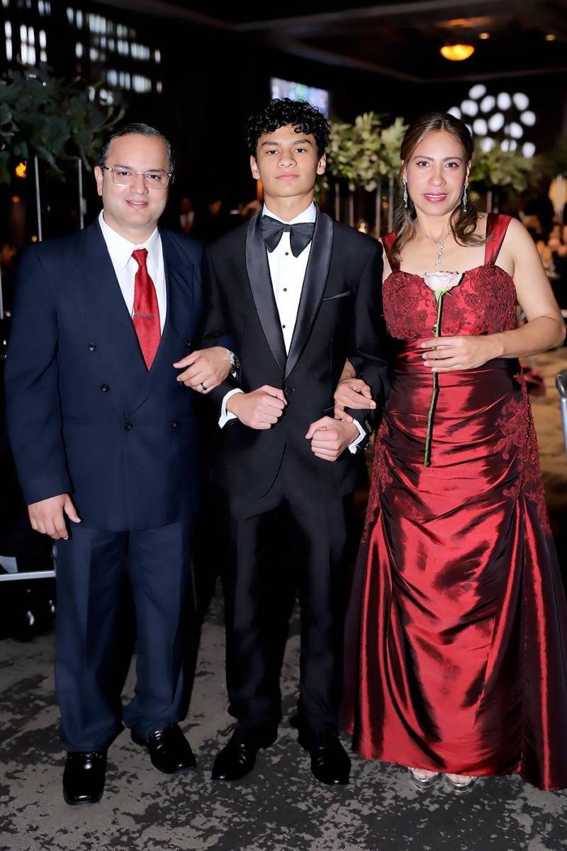 Óscar, Óscar Alejandro Aguilar y Alejandra Oliva.