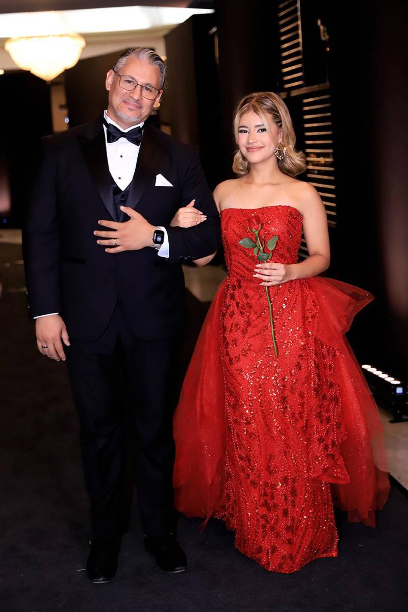 Desfile padres e hijos de la prom 2025 de DelCampo School