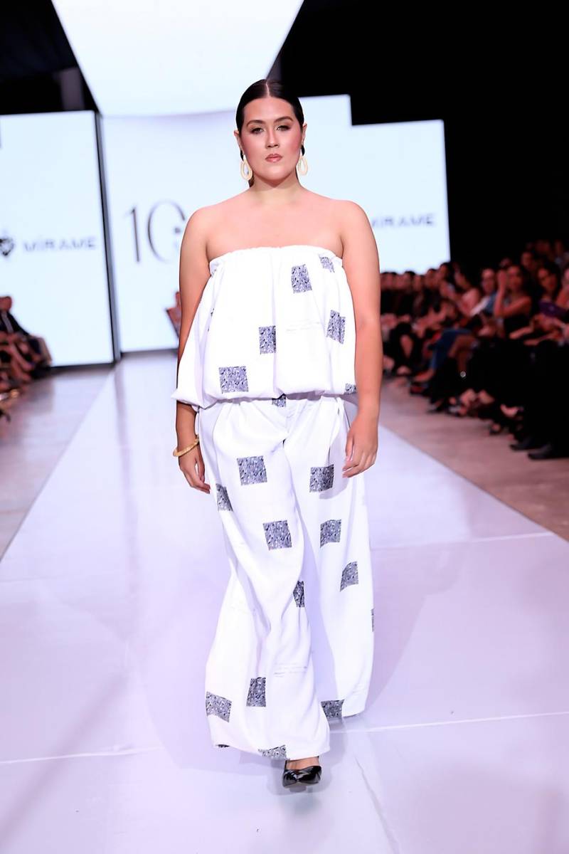 Los palazzo pants se convierten en protagonistas, aportando un movimiento elegante y despreocupado