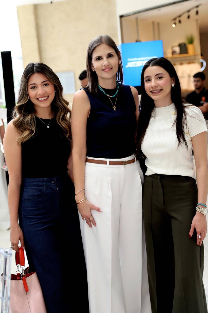 Marisol Avilez, Pamela Cruz y Marisabel Avilez.