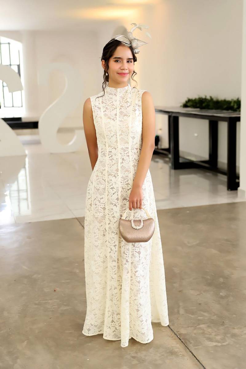 Izel Vallejos. Izel Vallejos.