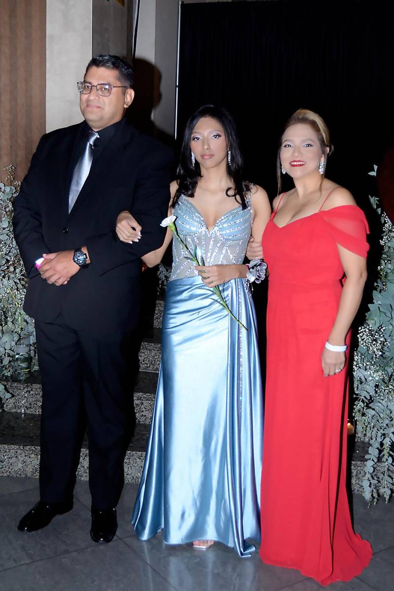 Kelvin Godoy, Iris Godoy y Kenia Contreras.