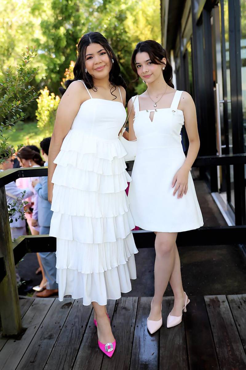 Ana Reconco y Andrea Bruhl.