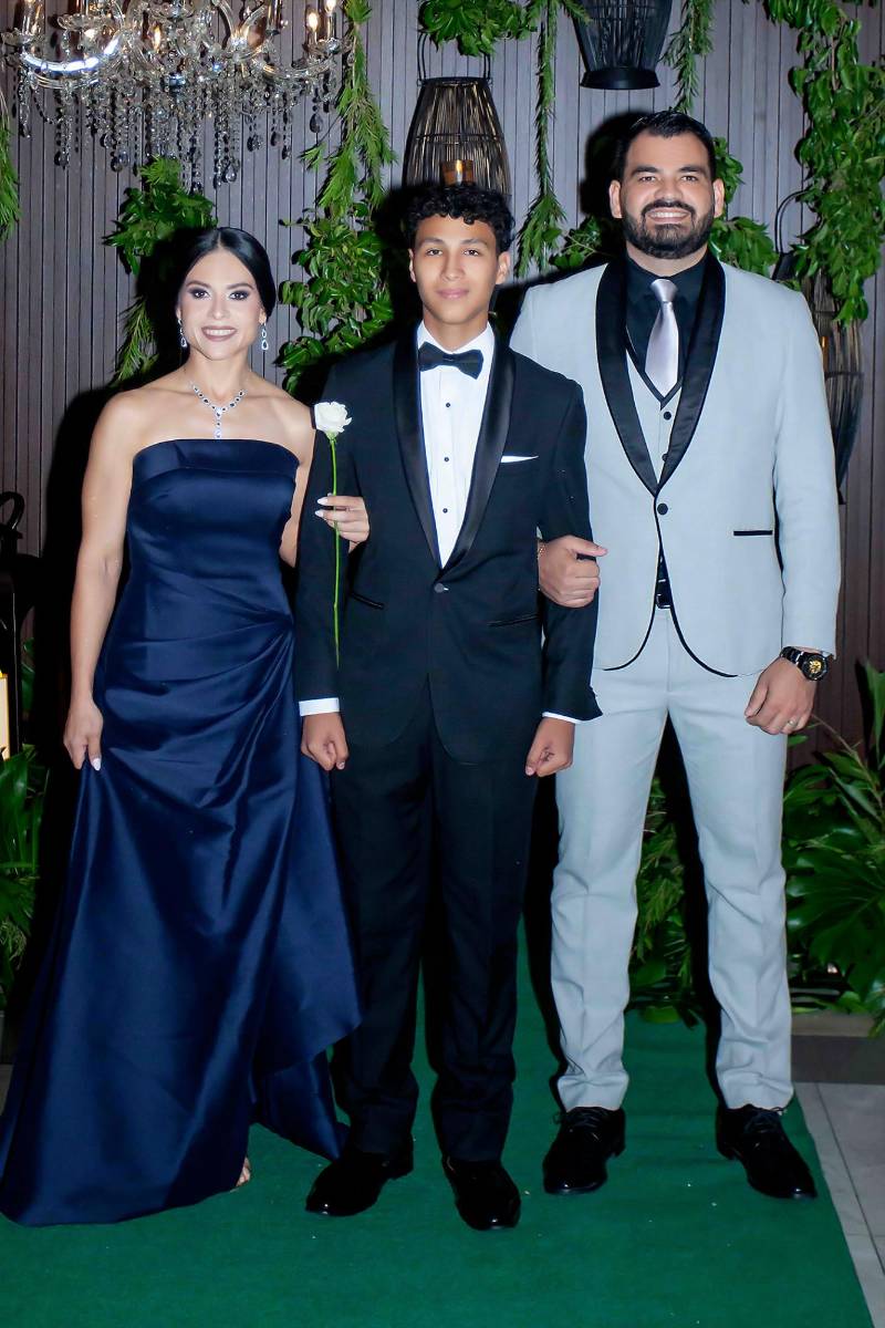  Carlos Quezada con Sergio Rubí y Claudia Villeda.