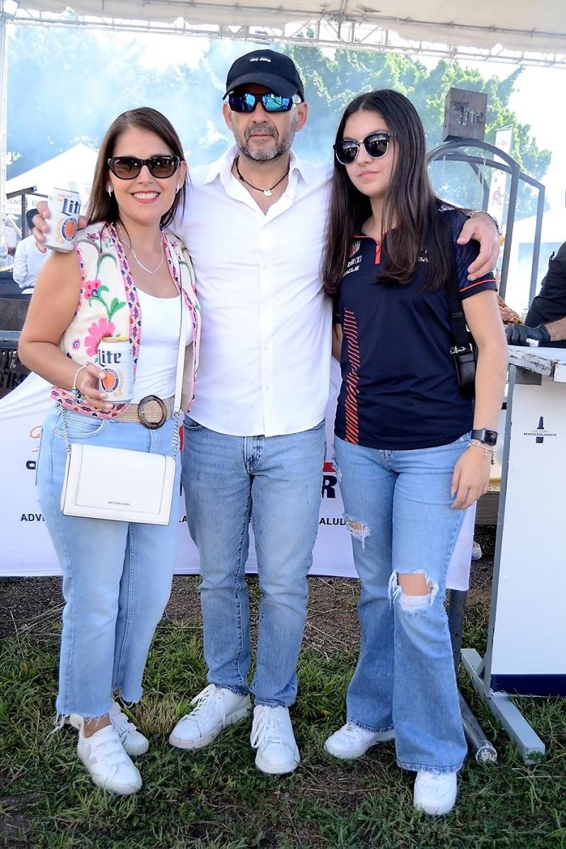 Perla Rodríguez, Luis Martínez e Ivana Martínez.