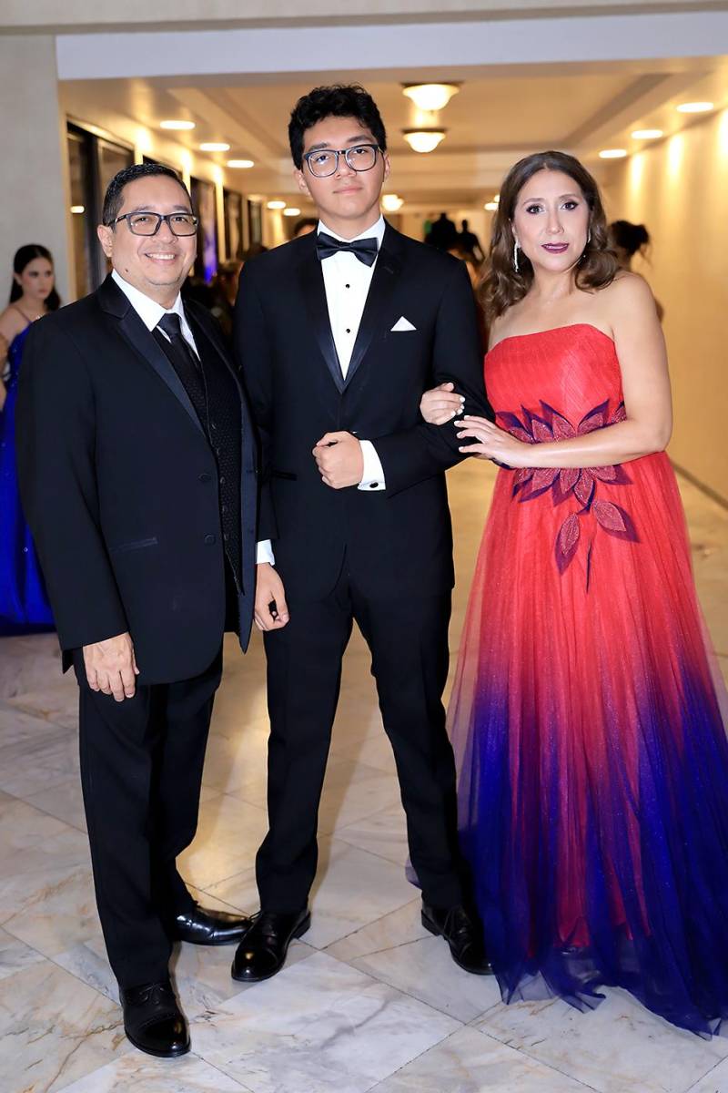 Invitados de la prom 2025 de Mayan School