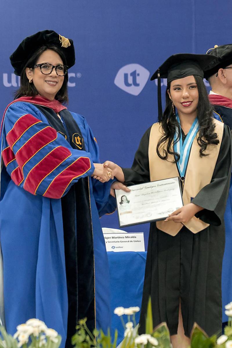 UNITEC SPS celebra la graduación de nuevos talentos y agentes de cambio