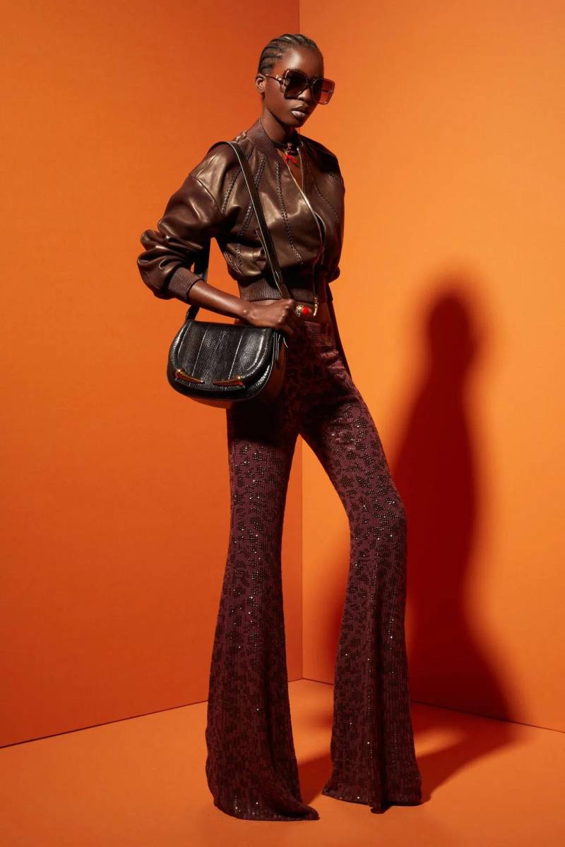 Pantalones acampanados de la década de 1970 elaborados en cuero