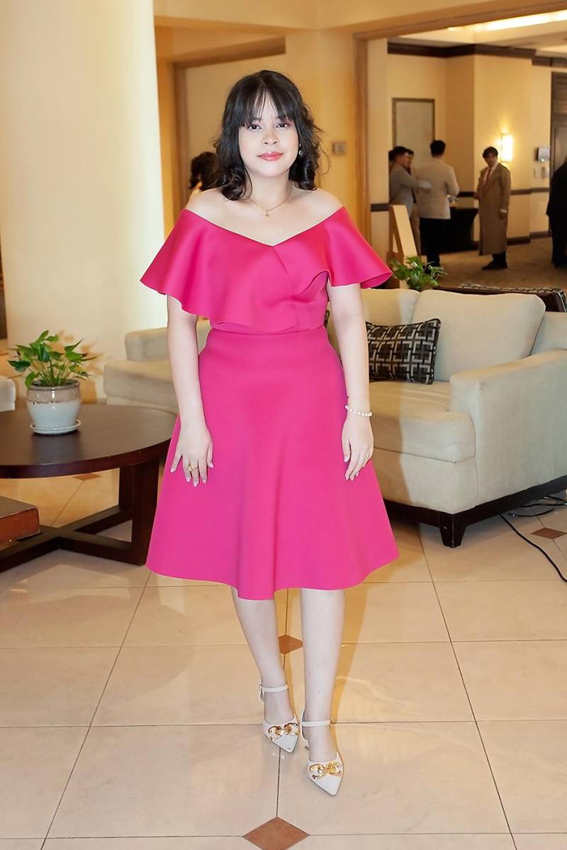 Holly Mejía.