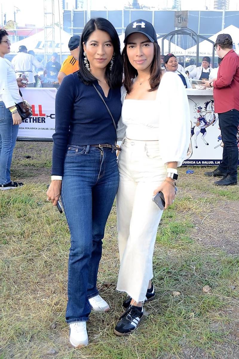 Diana y Laura Pineda.