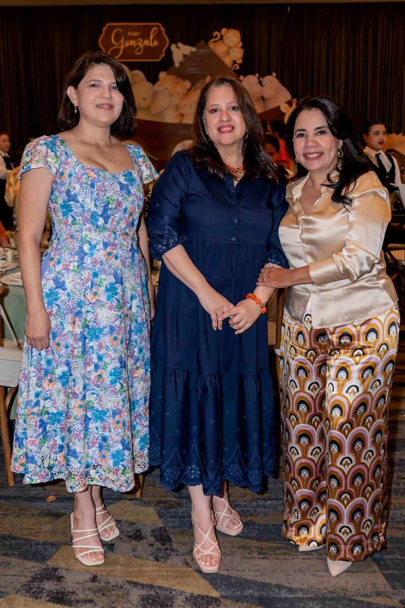 Miriam de Ruiz, Linda de Suazo y Liliana de Hernández. 