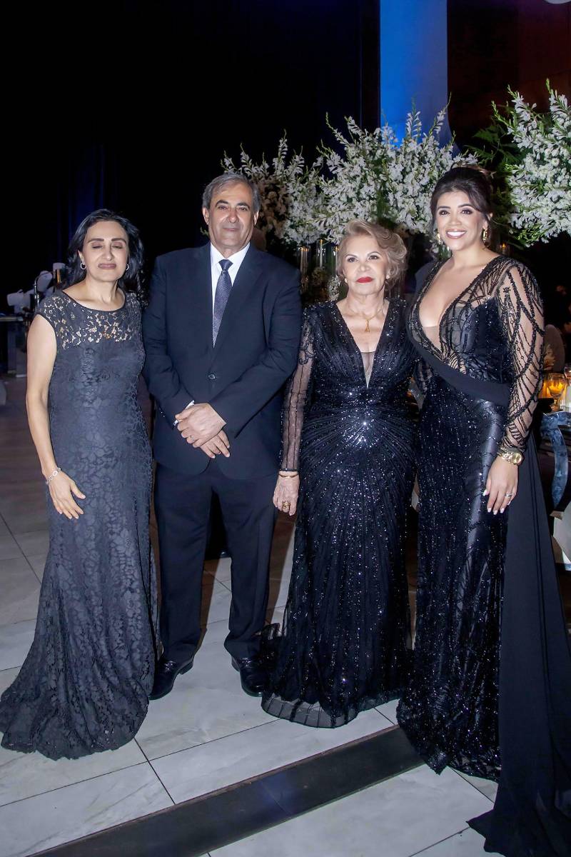 Elena y Karim Qubain con Reina Valdiviezo y Reina Villeda.