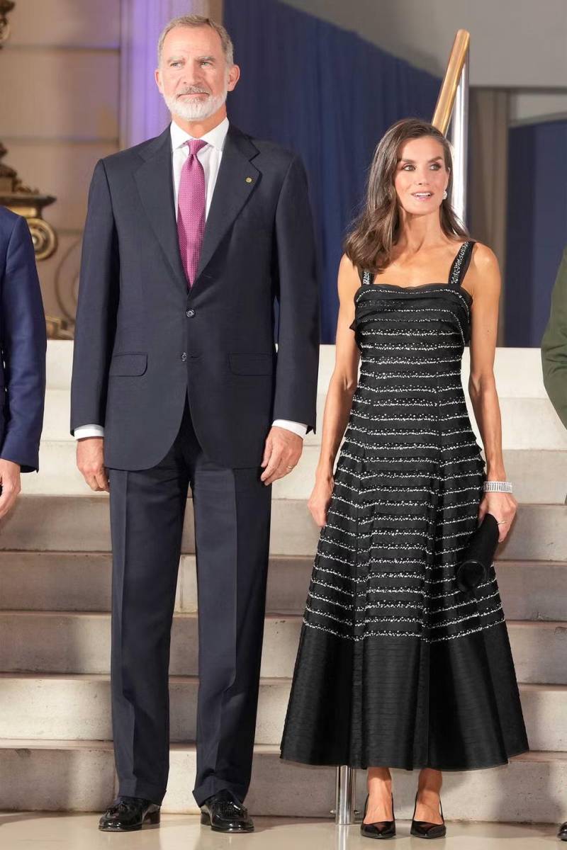 El rey Felipe VI y la reina Letizia en los premios planeta 2024.