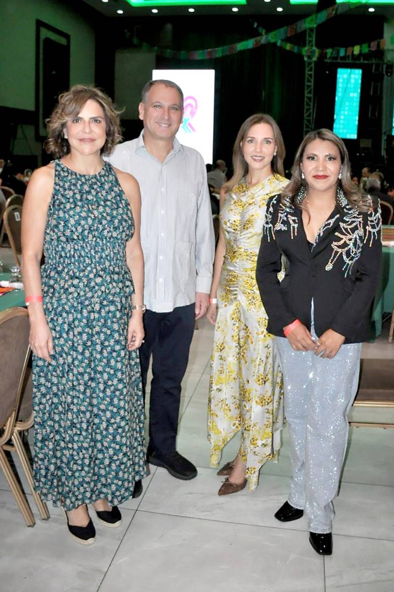 Gachi y Luis Larach con Alejandra Córdoba y Marlén Sánchez. 