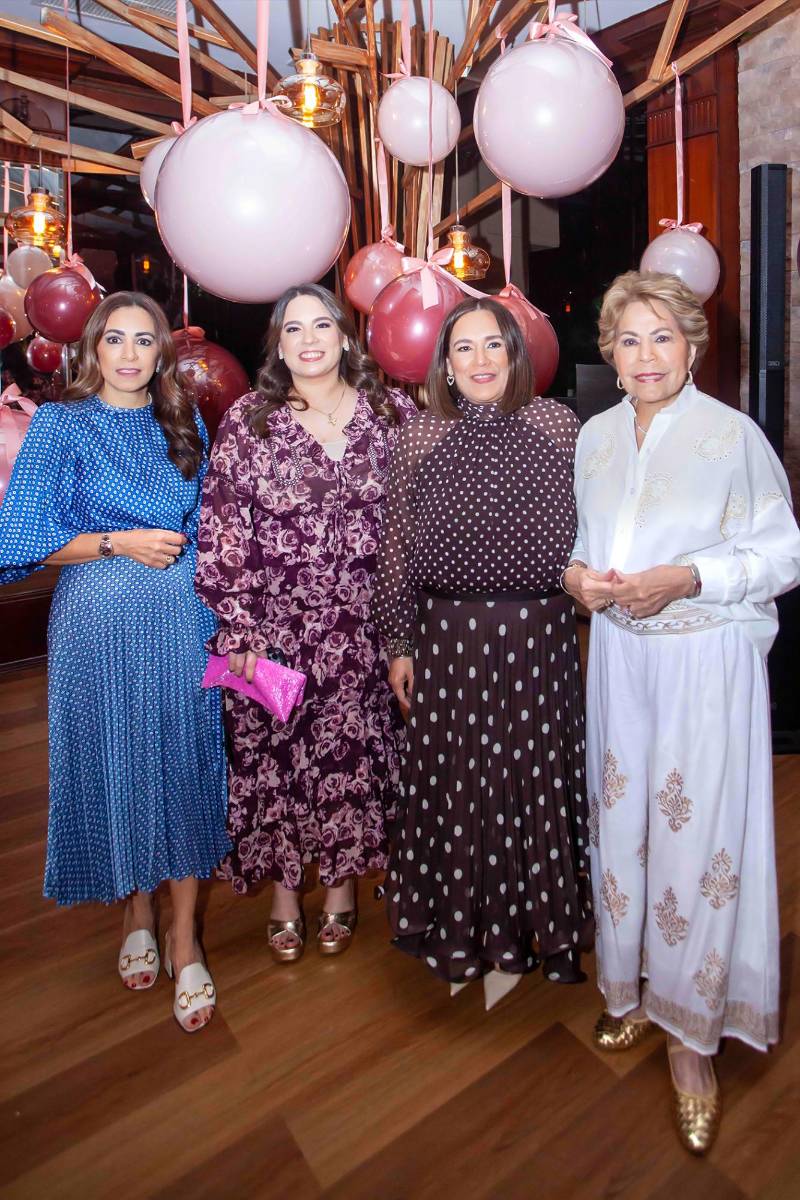 Tricia Matuty, Dominique Marinakys, Julissa Fernández y Nena Díaz
