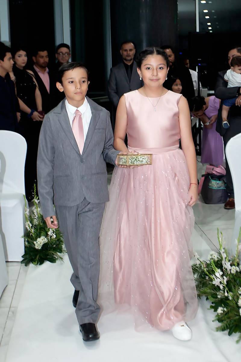André Romero y Valeria Romero.