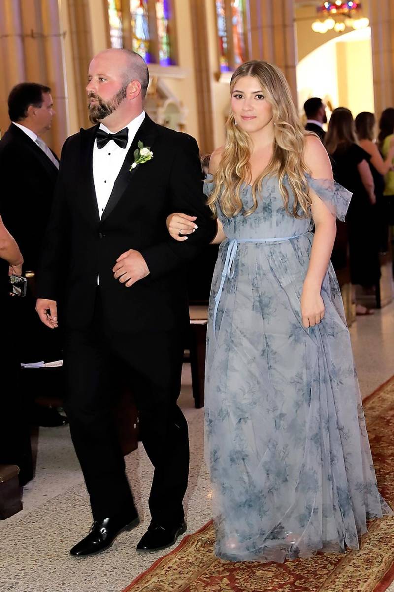Alex Herzog (hermano del novio) y Elizabeth Martínez