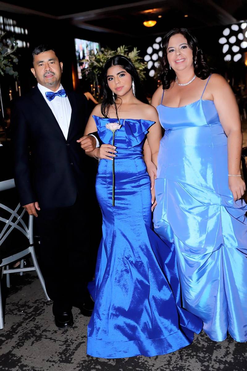 Mario, Estefany Valeriano y Arely Durón.