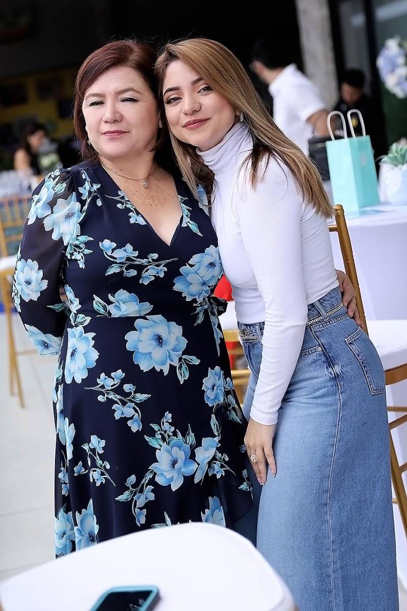 Katie Zarella y Susana Morel.