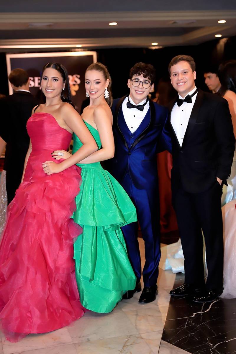 Fiesta de la prom 2025 de DelCampo School