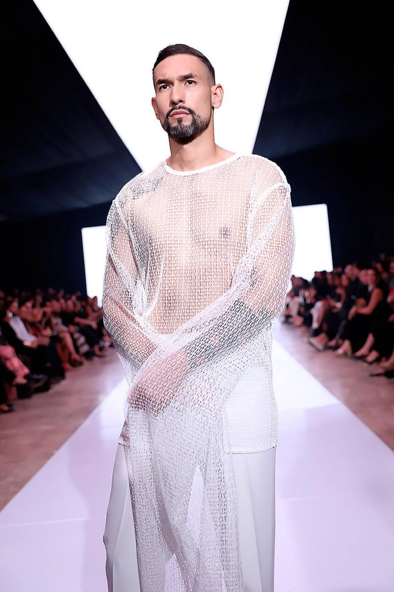 Roberto Ramírez y su verano 2026 en total white