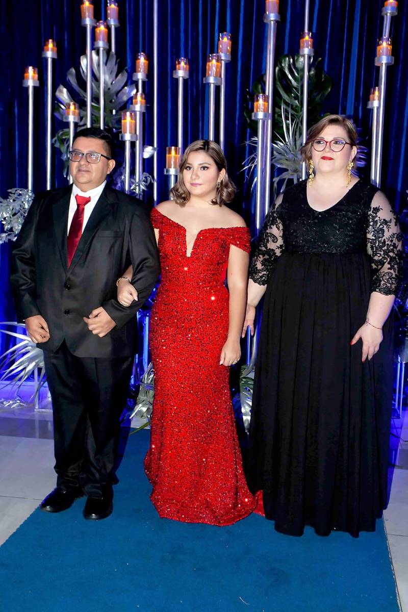 Edgardo Mejía, Ana Pamela Mejía Alvarado y Beatriz Alvarado.