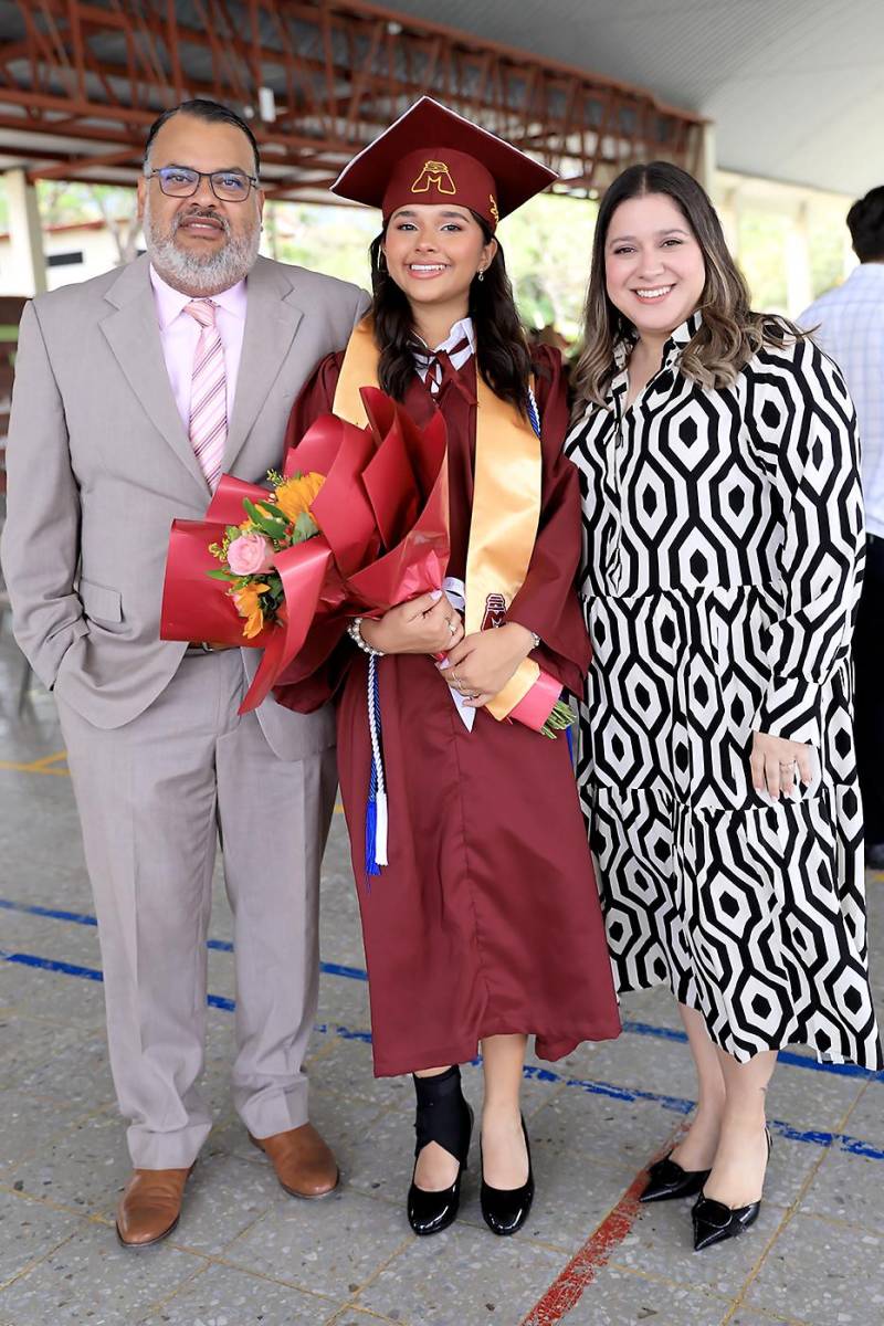 Graduación de los seniors 2025 de Mayan School