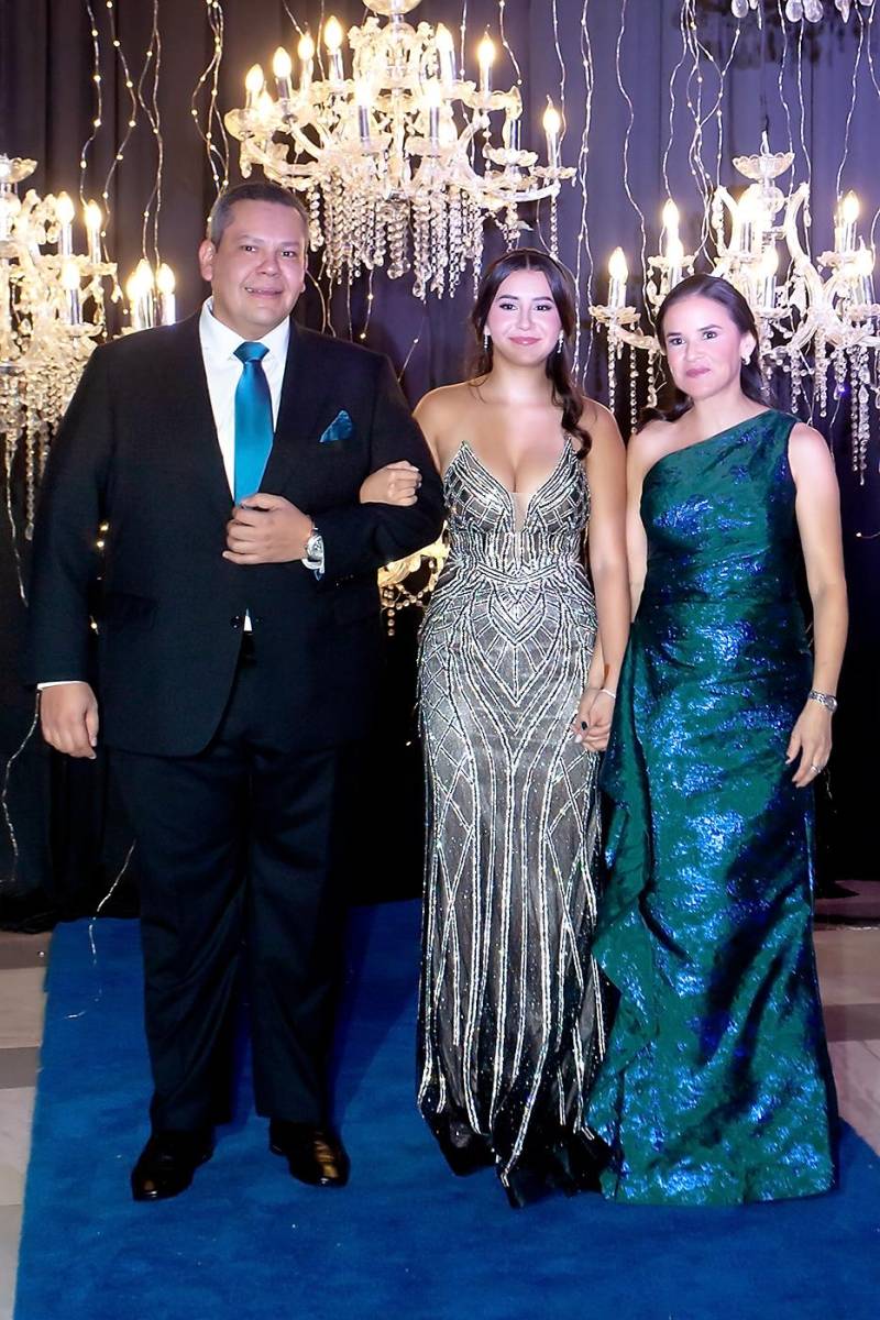 Carlos Solís y María Fernanda Lesmes con su hija Fernanda.