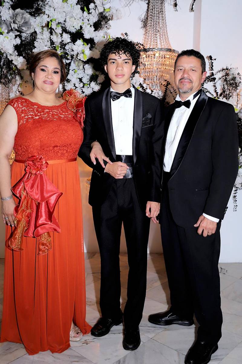 Fiesta de la prom 2024 de Antares y Aldebarán
