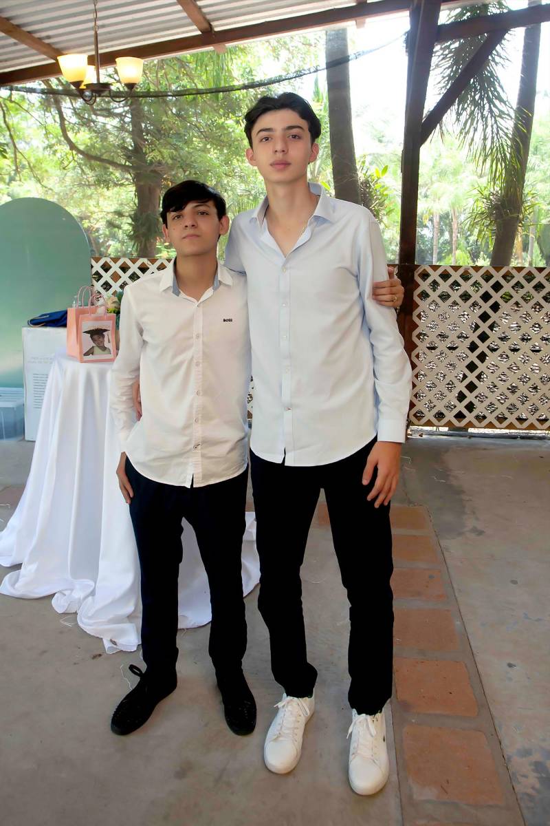 Seniors de la Albert Einstein International School.
