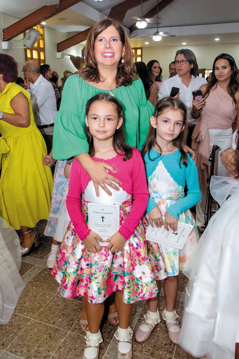 María Alexandra Vogelsang con Alexandra y Mariana.