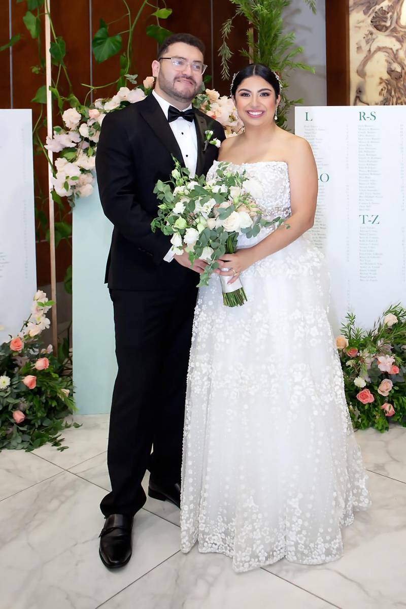 Los recién casados Víctor Valdes y JackelineDel Arca, posaron la revista Estilo