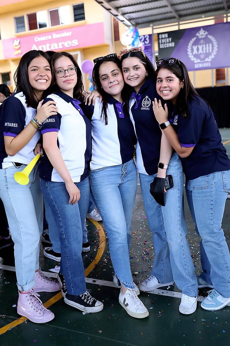 Luciana Wing, Mariana Ramírez, Isabella Atuán, María Isabel Caballero, y Dominique Martel