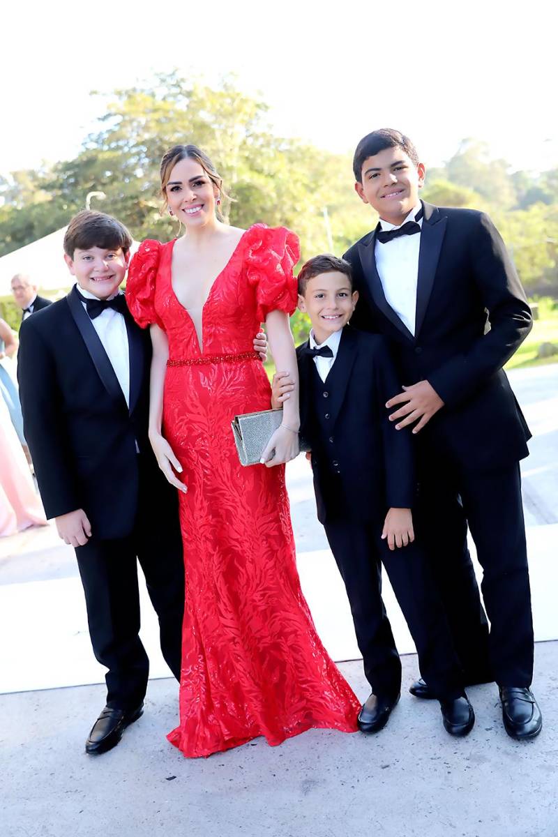 Alia Kafati con sus hijos: Christian Gabriel, Juan Ignacio y Felipe Castillo