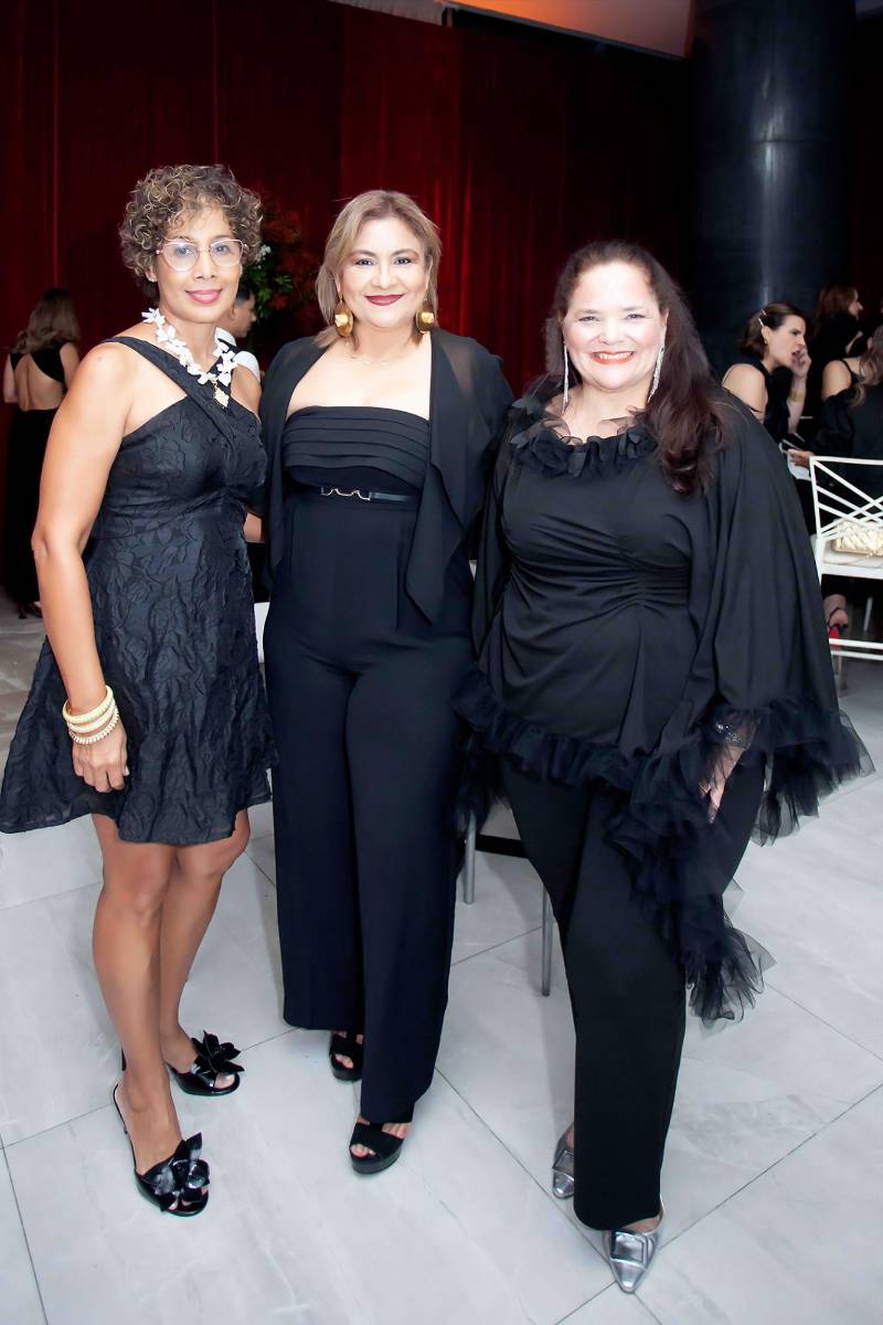 Gabriela Tenorio, Juanita Peña y Francis Wilson